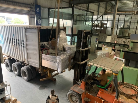 تعزيز إنتاج الأحجار في ماليزيا: تسليم ماكينتين من طراز جينزوان 1515T-1D لإنتاج نقش عالي الدقة والإنتاجية