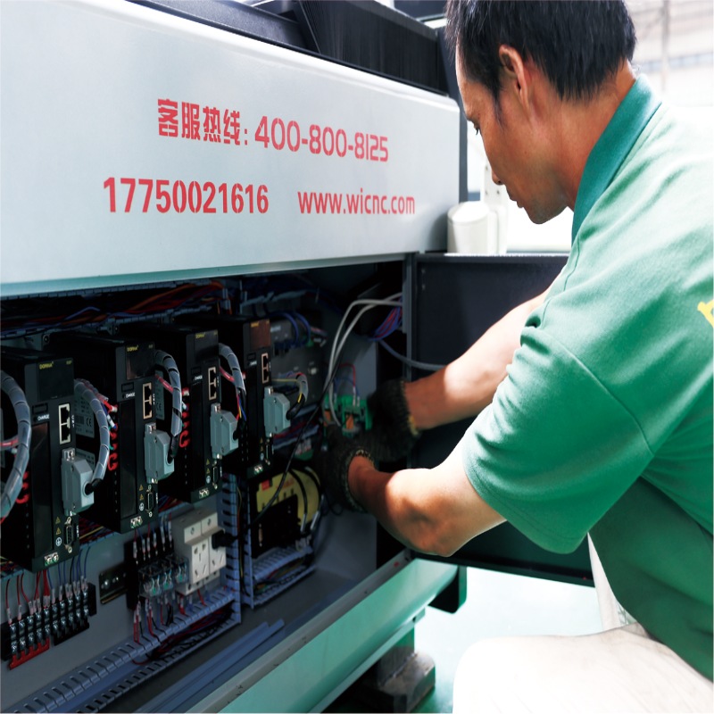 كيفية تدريب العمال على استخدام آلات CNC الحجرية