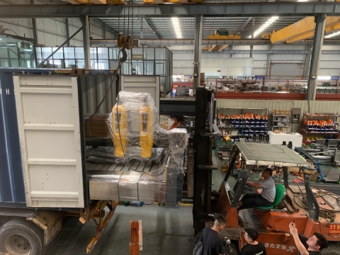 شحنتان، دولتان، ابتكار واحد وراء كل حجر CNC