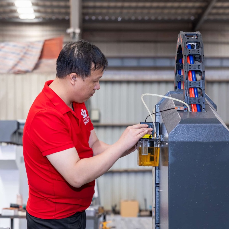 كيفية إعادة تشغيل ماكينة CNC للأحجار بعد توقف طويل دون إتلافها